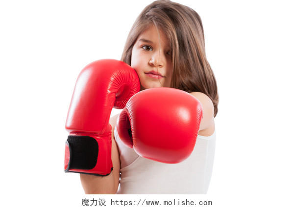 孤立在白色背景上可爱的拳击手女孩的肖像拳击手健身运动拳击